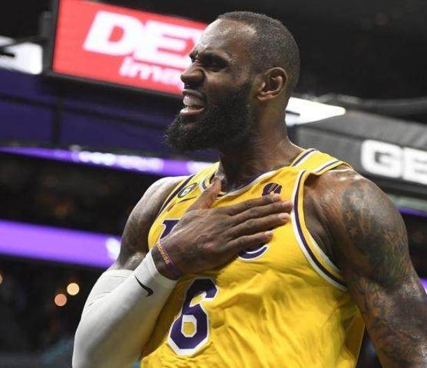 石油杯赛程-梭哈首轮是詹姆斯球队传统 湖人对其未来没有信心