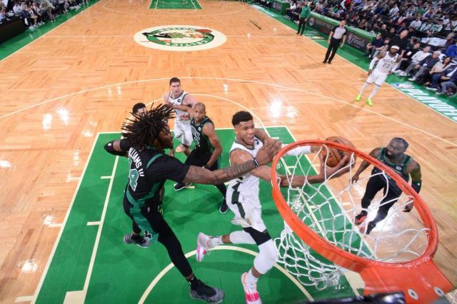 无畏契约石油杯-卫冕冠军依然是卫冕冠军！雄鹿恐怖防守令绿军熄火